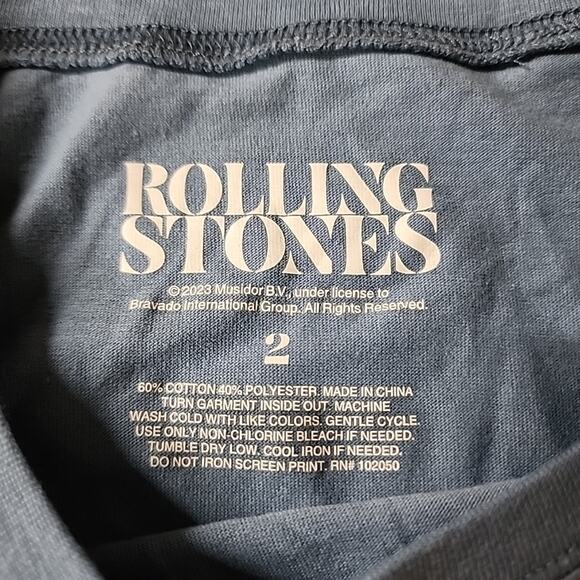 TORRID 2 2X The ROLLING STONES Red Tongue Logo Band T-Shirt Tee Plus Size Blue - Picture 3 of 4